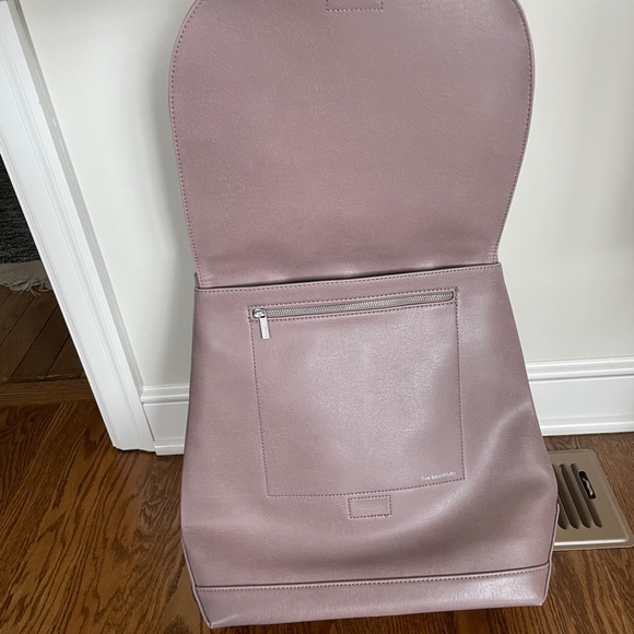 Matt & Nat | Vegan Leather Purse turns into Backpack - Picture 4 of 7
